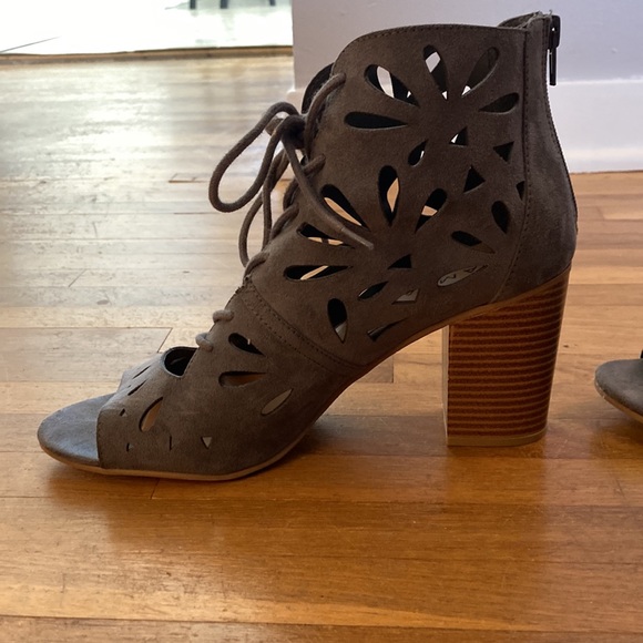 *last chance!!* Rampage | Women’s suede grey lace-up heels - Picture 4 of 16
